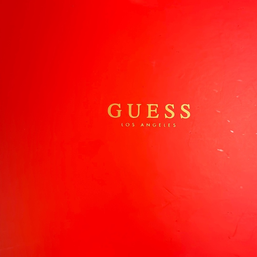 Guess wristlet wallet never been used still in the package never been opened.